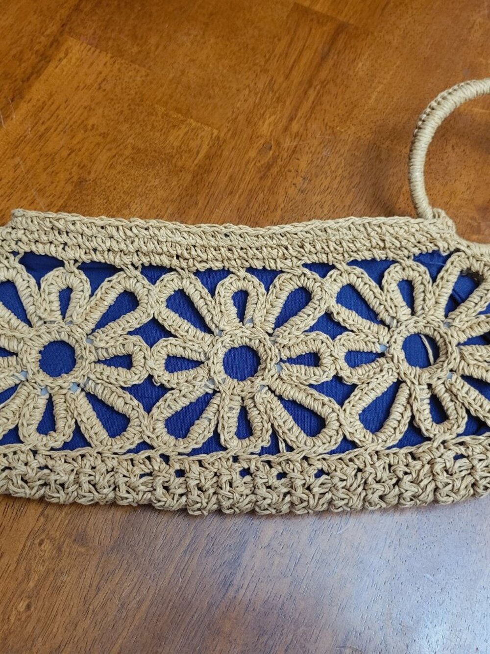 Mud pie ~ Daisy Design Small Clutch / Wristlet ~ Excellent / New Condition
